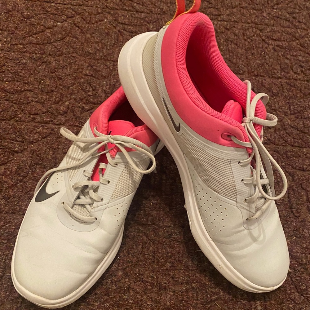 Nike women's spikeless golf shoes